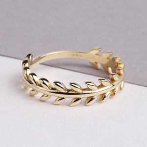14K  Gold Laurel Wreath Ring, Vine Wedding Band Ring, Dainty Flower Stackable Ring, Flower Inspired Women Gold Ring, Nature Ring