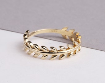 14K  Gold Laurel Wreath Ring, Vine Wedding Band Ring, Dainty Flower Stackable Ring, Flower Inspired Women Gold Ring, Nature Ring