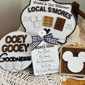 Decorações Mickey e Minnie S'mores | Deserto do Forte | Acampar | Menu Aventura S'mores | Decoração de bandeja em camadas | Placas de cozinha
