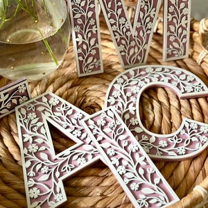 Decoración de pared floral/boho/floreada/letras de madera para guardería/letrero con nombre bohemio/letras 3D en capas/letras del alfabeto de madera/habitación de niña/guardería