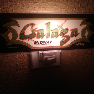 Arcade Night Light w/ Set of 5 Marquees Moon Patrol, Defender, Donkey Kong Jr., Galaga, and Lunar Lander