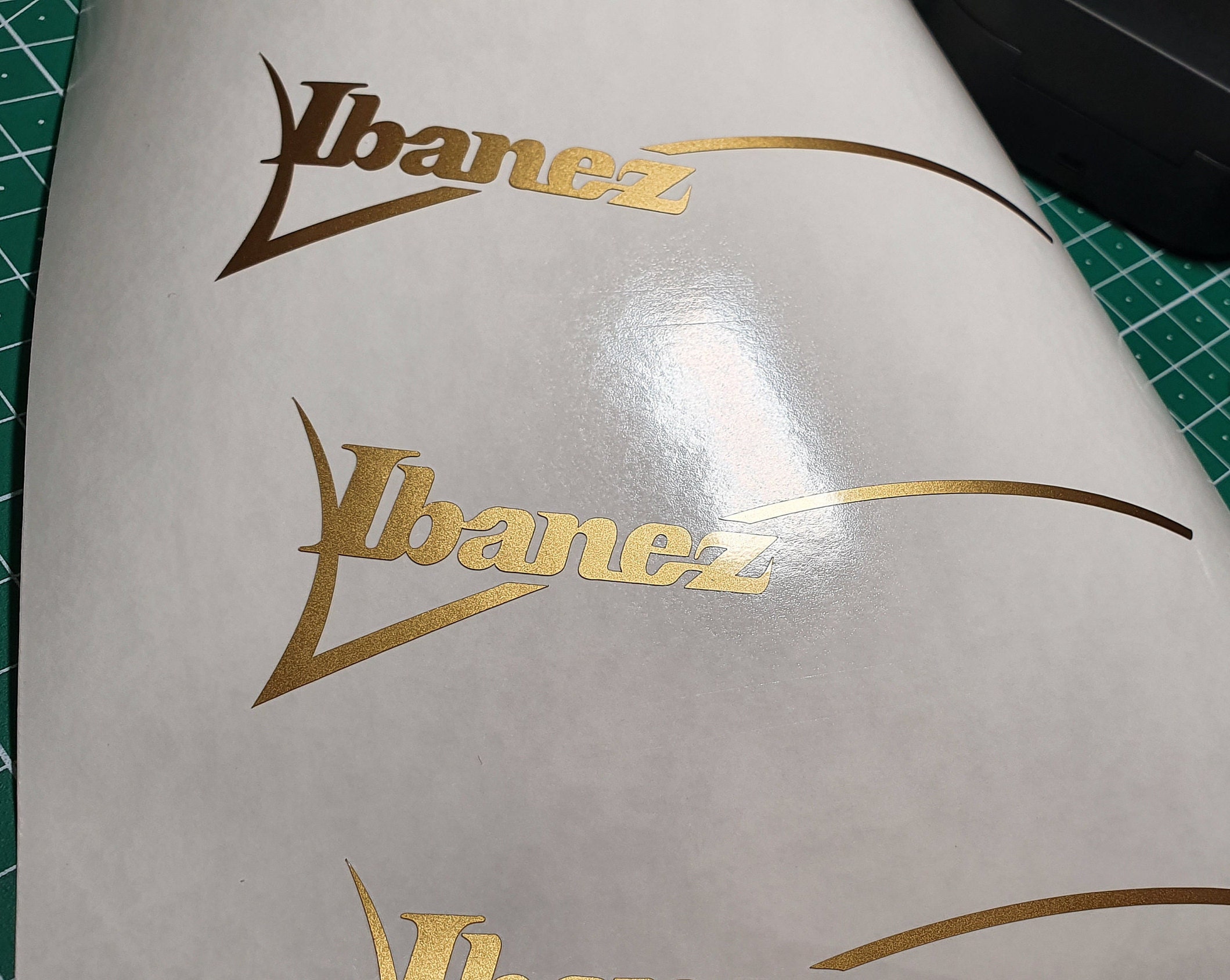 Autocollant Logo IBANEZ Blanc - 230 X 56 Mm - Adhésif PVC Pour Guitare, Casque, Voiture