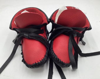 Handmade Red and Black Leather Moccasins – Anishinaabe/Ojibwe Artisan, Size: Small