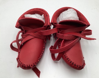 Handmade Red Leather Moccasins – Anishinaabe/Ojibwe Artisan, Size: Large