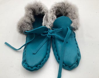 Handmade Blue Leather Moccasins – Anishinaabe/Ojibwe Artisan. Size: Large