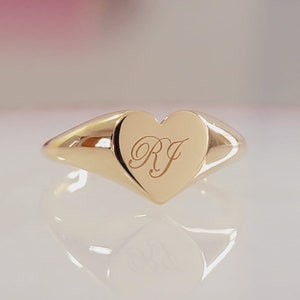 14K Solid Gold Heart Signet Ring, Personalized Engraveable Pinky Ring, Minimalist Gold Heart Ring, Custom Jewelry Gift for Her