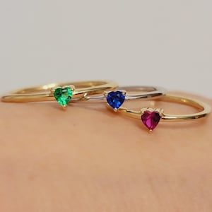 Anello con pietra portafortuna in oro massiccio 14k, anello con pietra preziosa in oro 14k, anello con pietra portafortuna impilabile, anello con pietra preziosa impilabile personalizzato, regalo personalizzato per la mamma