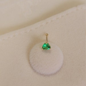 Gold Emerald Nose Stud ,Heart shape Nose Stud Ring, Gold Nose Stud, Emerald Nose Stud, Gold Nose Ring, Nose Stud, Green Nose Stud Earring