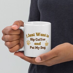Ik wil gewoon koffie drinken en mijn hond aaien mok
