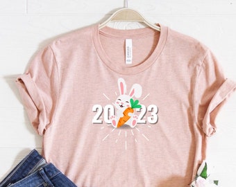 Süßes Kaninchen Shirt, Hase und Möhre Shirt, Year of the Rabbit, Welcome 2023 Shirt