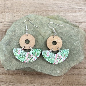 Textured Wood Floral Patterned Earrings