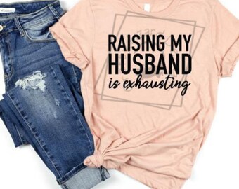 Camiseta "Criar a mi esposo es agotador", camiseta con frase sarcástica divertida, camiseta divertida para esposa, regalos para esposa, regalos de aniversario para mujeres, regalo para ella