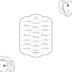 Könnte beinhalten: Eine Blatt mit transparenten Planer-Aufklebern mit den Tagen der Woche in Kursivschrift. Die Aufkleber sind für die Verwendung in einem Planer oder Tagebuch gedacht.