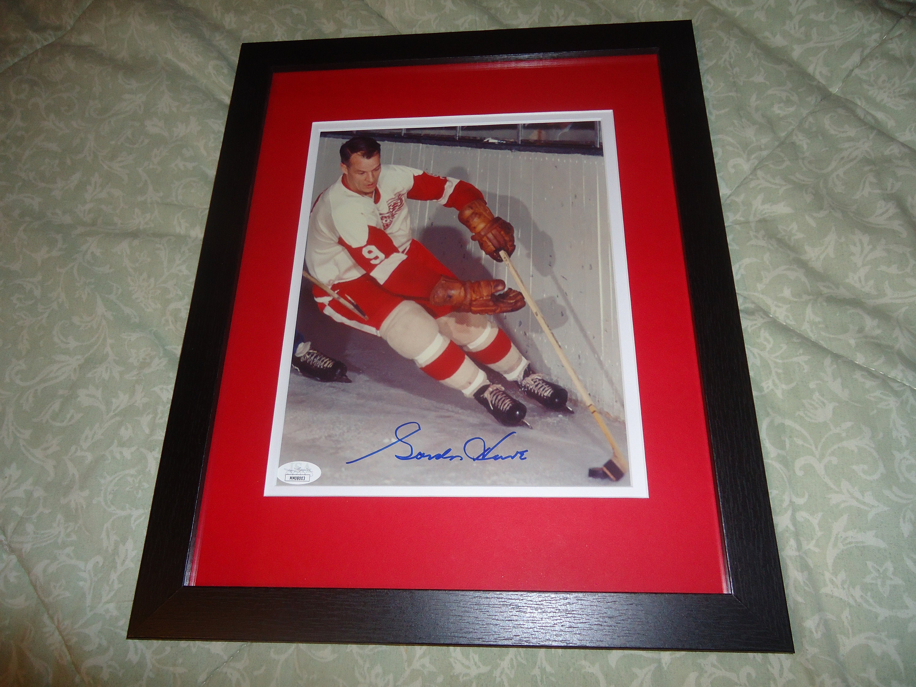 Gordie Howe Autographed Signed Framed Detroit Red Wings Jersey 