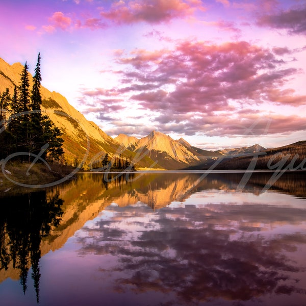 | du lac Medicine parc national Jasper | | canadienne des montagnes Rocheuses | de photographie de coucher de soleil Ciel rose | | paysagère de l’Alberta Réflexion | Eau
