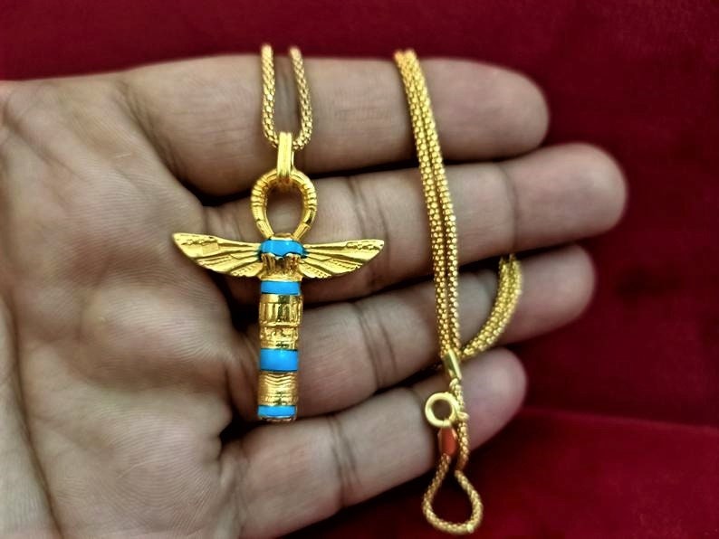 18k gold ankh pendant