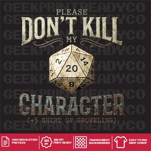 Puede incluir: Un diseño gráfico que presenta un dado de 20 caras agrietado y desgastado en el centro. El texto dice: PLEASE DON'T KILL MY CHARACTER (+5 SHIRT OF GROVELING). Las letras tienen una textura metálica y envejecida sobre un fondo oscuro.