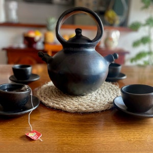 Set Tea Pot Pre-Columbian Style and 4 Bowls 7 Oz and Hot Pad Kettle Coffee Pot Black Clay Teapot Handmade in La Chamba Colombia
