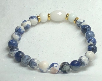 Sodalite & White Agate Beaded Bracelet with Gold Accents