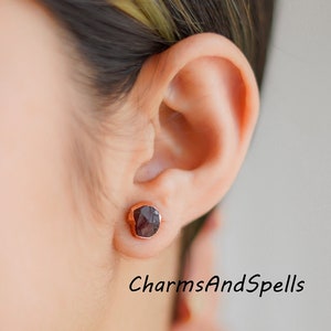Raw Garnet Electroplated Stud Earrings, Copper Jewelry, Rough Stone Jewelry, Gemstone Earrings, Stud Earrings, Women earrings, Gift For Her