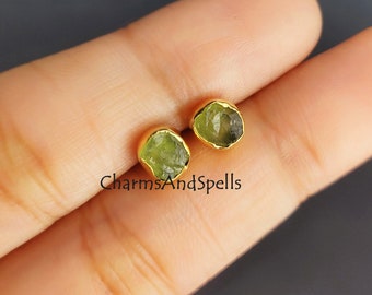 Tiny Raw Peridot Earrings, Gold Plated Earrings, Peridot Jewelry, Raw Crystal Earrings, Stud Earrings, Raw Stone Earring, August Birthstone