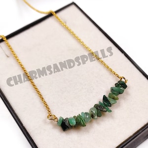 Collar de cuentas multiesmeralda naturales, chapado en oro de 14 quilates, con piedras preciosas en forma de chips de esmeralda sin tallar, piedra de nacimiento de mayo, gargantilla, regalo para ella
