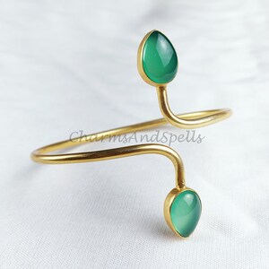 Unikt justerbart armband med grön kalcedon, 14K guldpläterat bohemiskt stenarmband, alla hjärtans dag-presentsmycken
