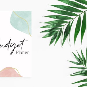 Puede incluir: Un planificador de presupuesto blanco con el texto "Budget Planner" en letra cursiva negra. La portada presenta formas abstractas en azul, verde y rosa con detalles dorados.