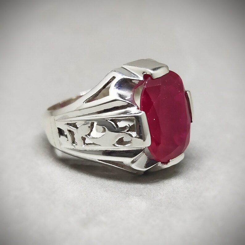 Fancy Fashionable 6 Carat Blood Red Ruby Ring Eye-Catching lightweight Silver Ring Fancy Ruby Ring Fashionable Pure Silver Handmade Ring