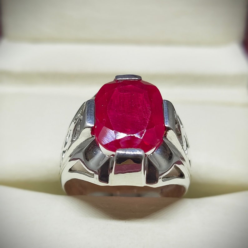 Fancy Fashionable 6 Carat Blood Red Ruby Ring Eye-Catching lightweight Silver Ring Fancy Ruby Ring Fashionable Pure Silver Handmade Ring