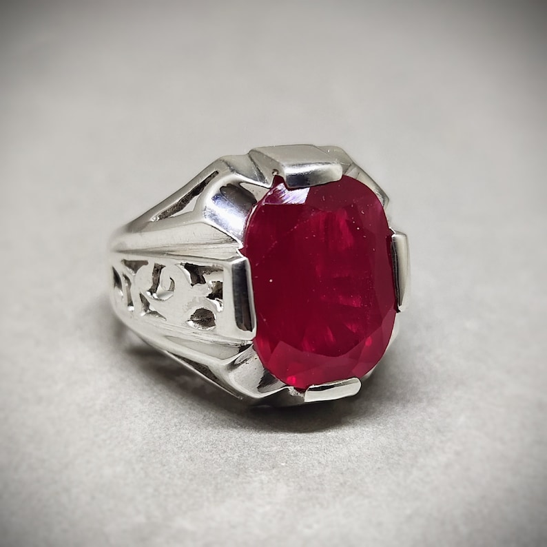 Fancy Fashionable 6 Carat Blood Red Ruby Ring Eye-Catching lightweight Silver Ring Fancy Ruby Ring Fashionable Pure Silver Handmade Ring