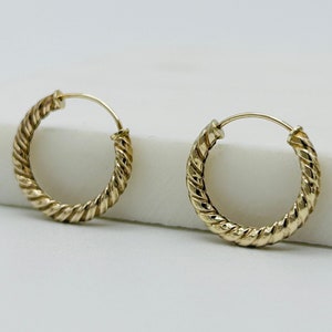 9 kt geelgouden 2 mm gedraaide dwarsligger | Ronde gedraaide slaperoorbel | 10 mm 12 mm 14 mm 16 mm 22 mm | Gloednieuwe paren