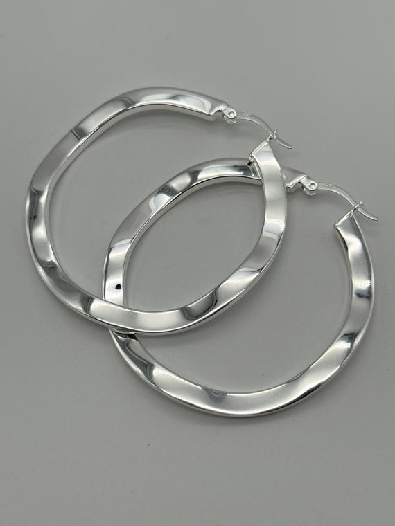 Brand New Sterling Silver 925 Round Design Earrings BRAND NEW   Sterling Silver 925 Round Design Earrings main image 1