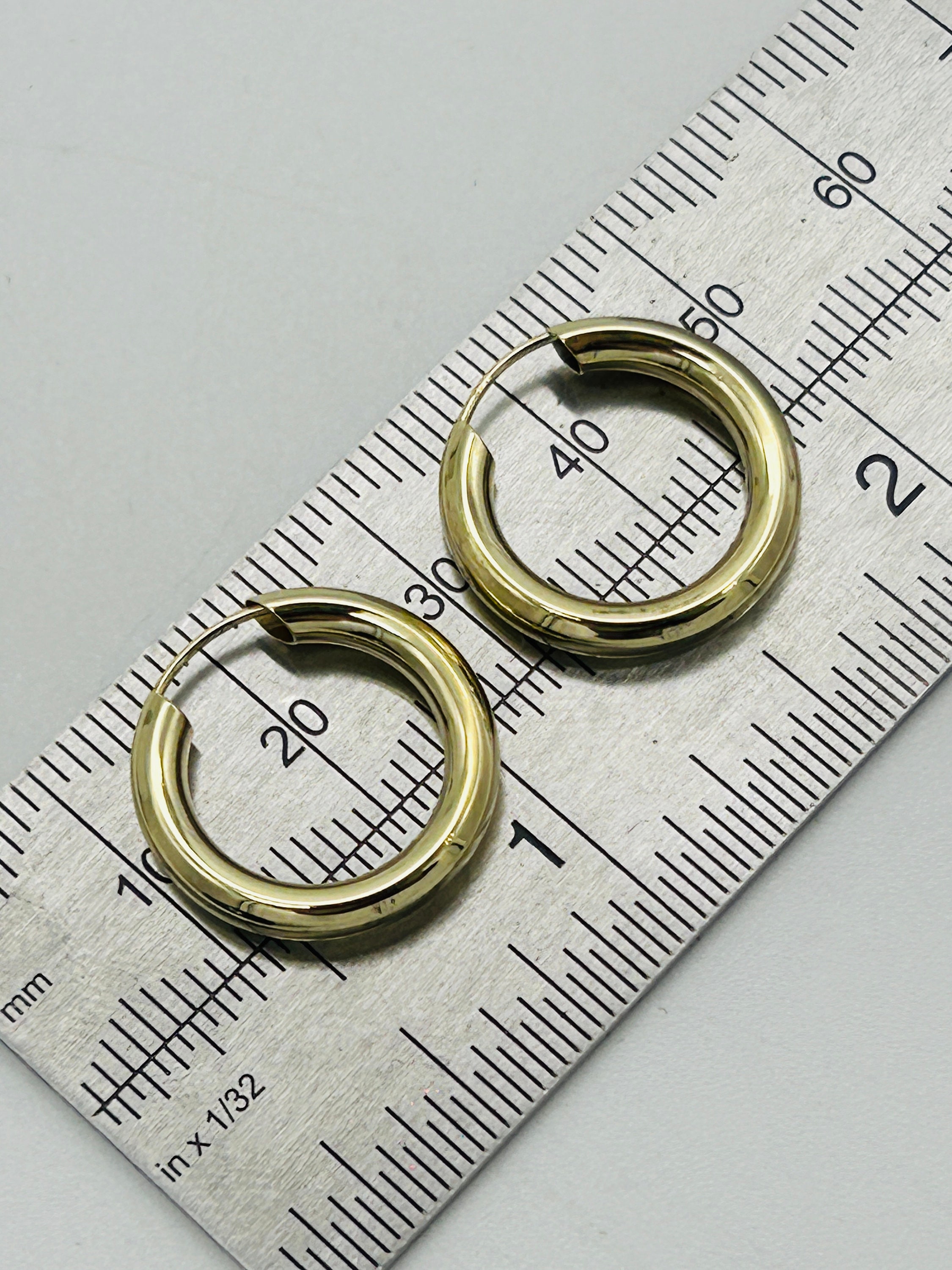 9ct Gold Sleeper Hoop Earrings 2mm Thick – Sizes 12mm, 14mm, 16mm, 20mm (Unbranded, Italy)