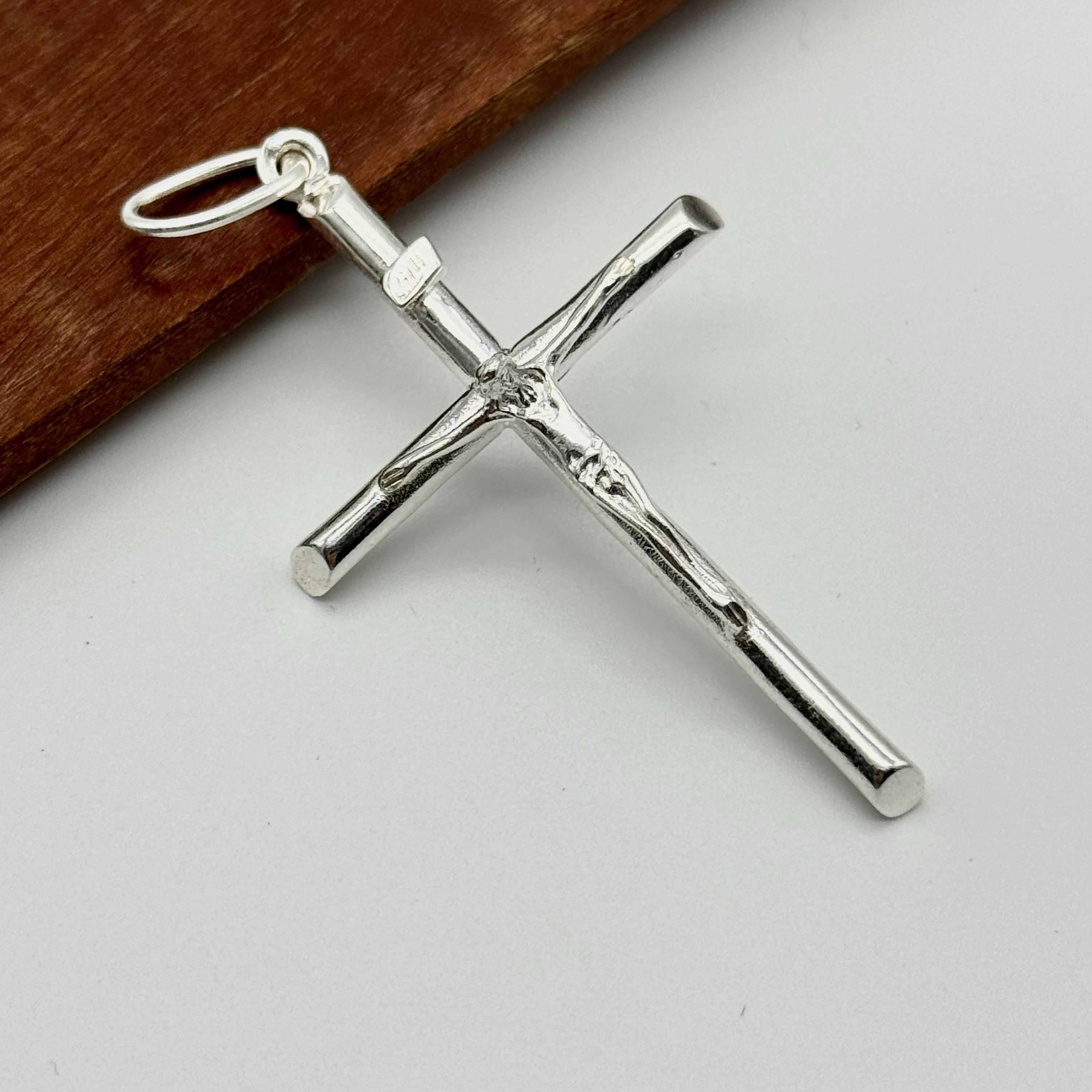 thumbnail image 2 of Heavy 925 Sterling Silver Crucifix Pendant Necklace - 16, 18, 20, Or 22 Inch Chain - Jewellerybox 2 of 6
