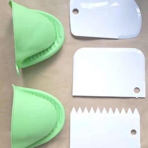 Silicone Pot Holder Mitts & Dough Cutter Set: Heat Resistant Kitchen Tools