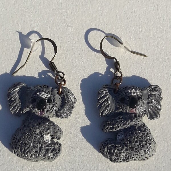 Boucles d’oreilles koala en pâte polymère