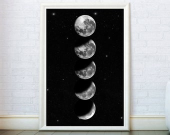 Op de afbeelding: Een zwart-witte illustratie van de maan in verschillende fasen tegen een achtergrond van een sterrenhemel.