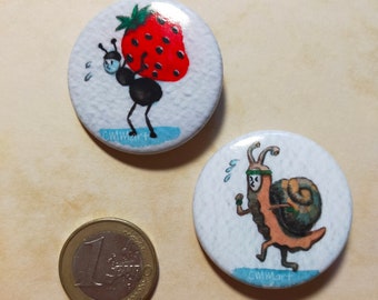 Set of two cute Buttons - Running Snail and Strawberry Ant - Pin 3,5cm - Small Gift Idea