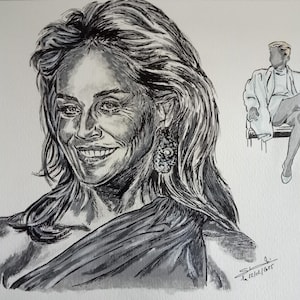 Może przedstawiać: Czarno-biały rysunek kobiety z długimi włosami w czarnej sukience. Kobieta patrzy w lewo od obrazu. W prawym górnym rogu obrazu znajduje się mniejszy rysunek kobiety w białej sukience.