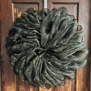 COROA DE LUTO ~ Coroa de fita estilo malha decorativa muito cheia de 12" ou 23"; simplesmente preta
