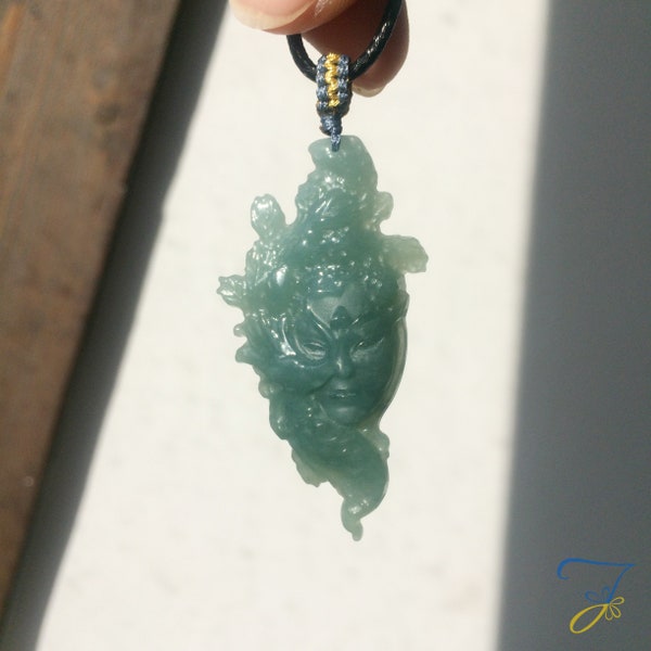 Pendentif de Masque de Venise en Jade Jadéite Bleu d'eau Glacé de Guatemala Grade A Certifié, Jadéite Bleu d'eau Glacé Sculpté, 糯冰危藍翡翠面具吊墜