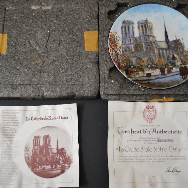 Limoges Decorative 8 1/2 inch Plate - La Cathedrals Notre-Dame - Limited Edition Porcelain Plate with papers NICE!!