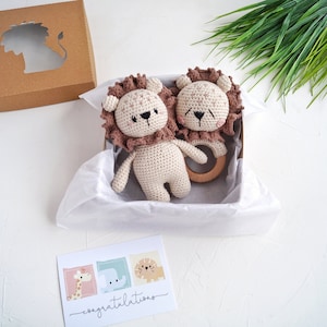 Baby lion gift set, Gender neutral gift for newborn, Lion baby gift box for safari shower