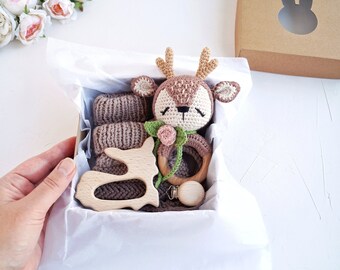 Deer baby girl gift box for pregnant sister, It's a girl baby welcome gift for expecting mom, Woodland baby shower gift set