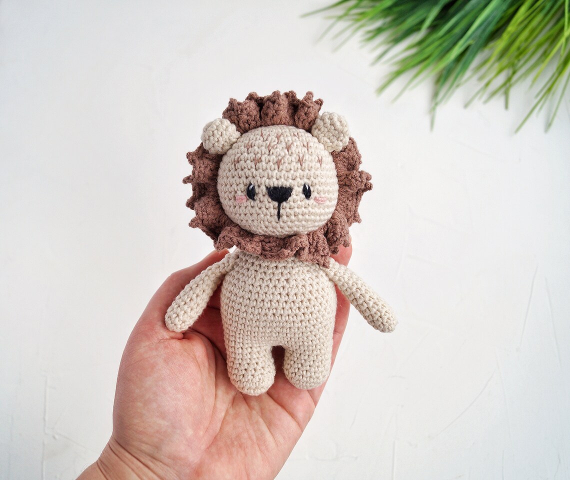 Lion Baby Welcome Gift Box, Beige Lion Neutral Gift Set for Expecting ...