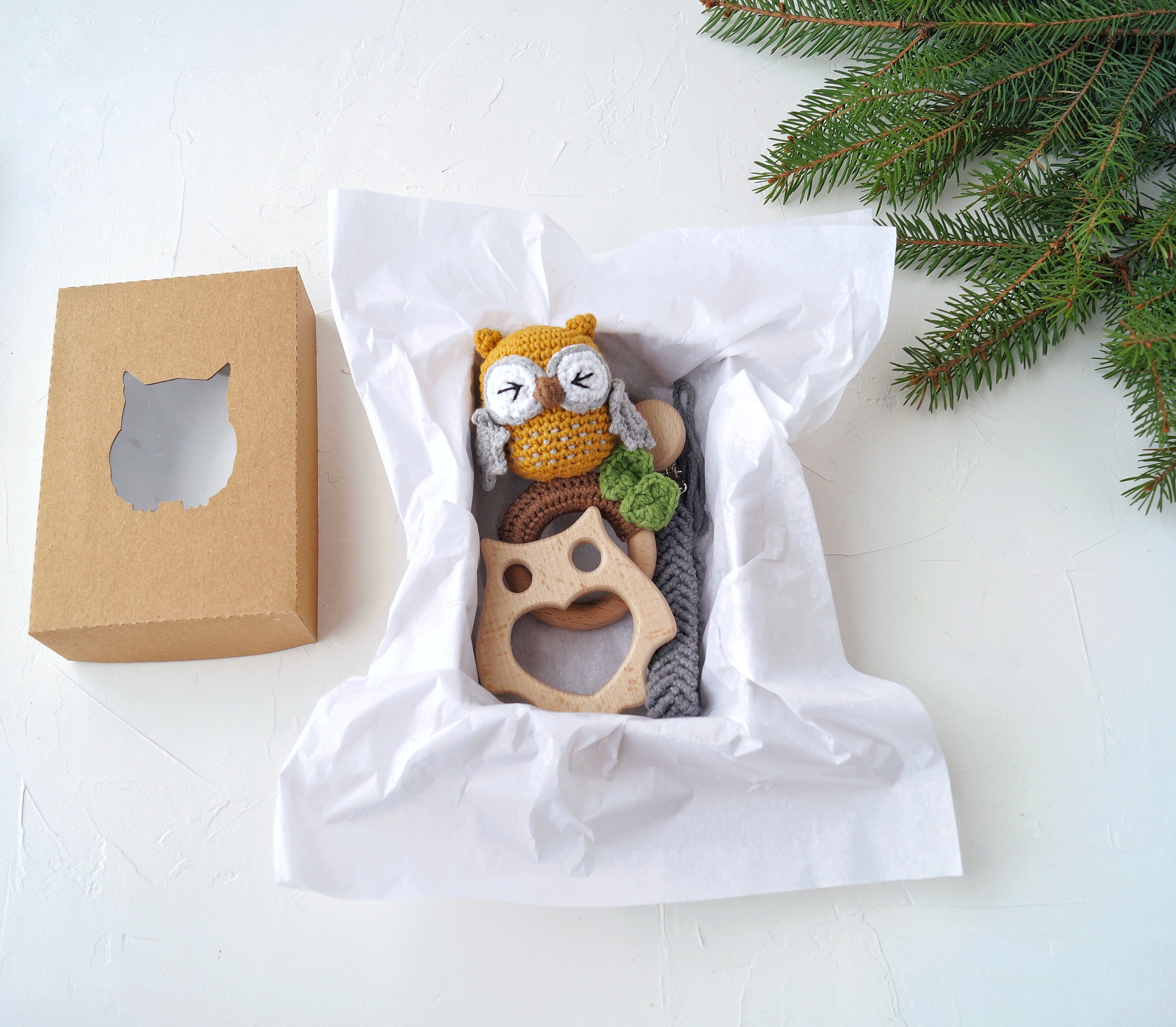 Set de regalo para baby shower con sonajero y chupete de búho. Caja de  regalo de bienvenida para bebé de género neutro. - Etsy México, image size:3000x2621