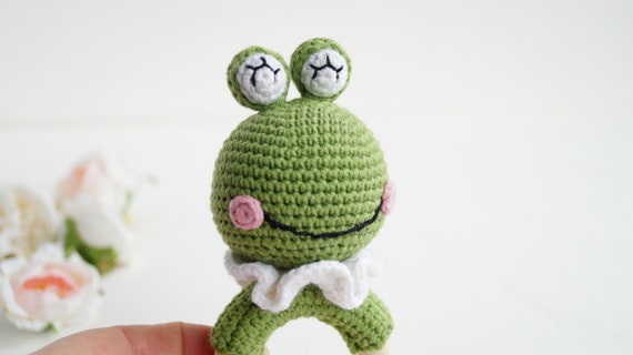 Frog Baby Toy on Wood Ring, Baby First Toy, Greenery Baby Shower Gift,  Custom Baby Gift, Mom to Be Congrats Present, Knitted Frog 