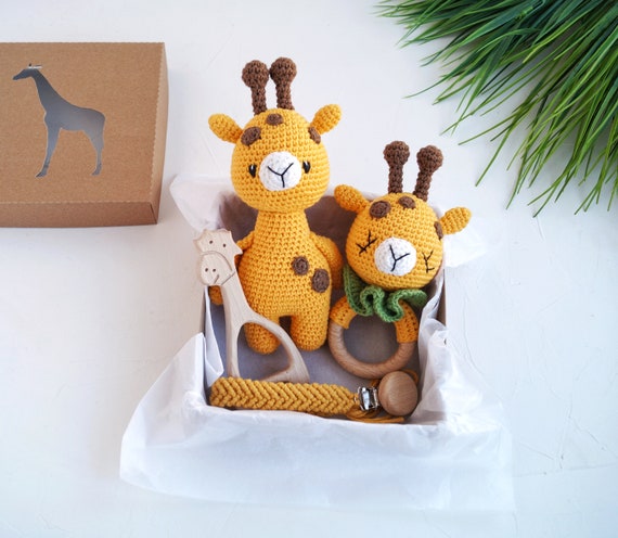 Congrats on pregnancy giraffe baby gift box, Giraffe baby gift set for safari or jungle baby shower, Gender neutral gift for new mom
