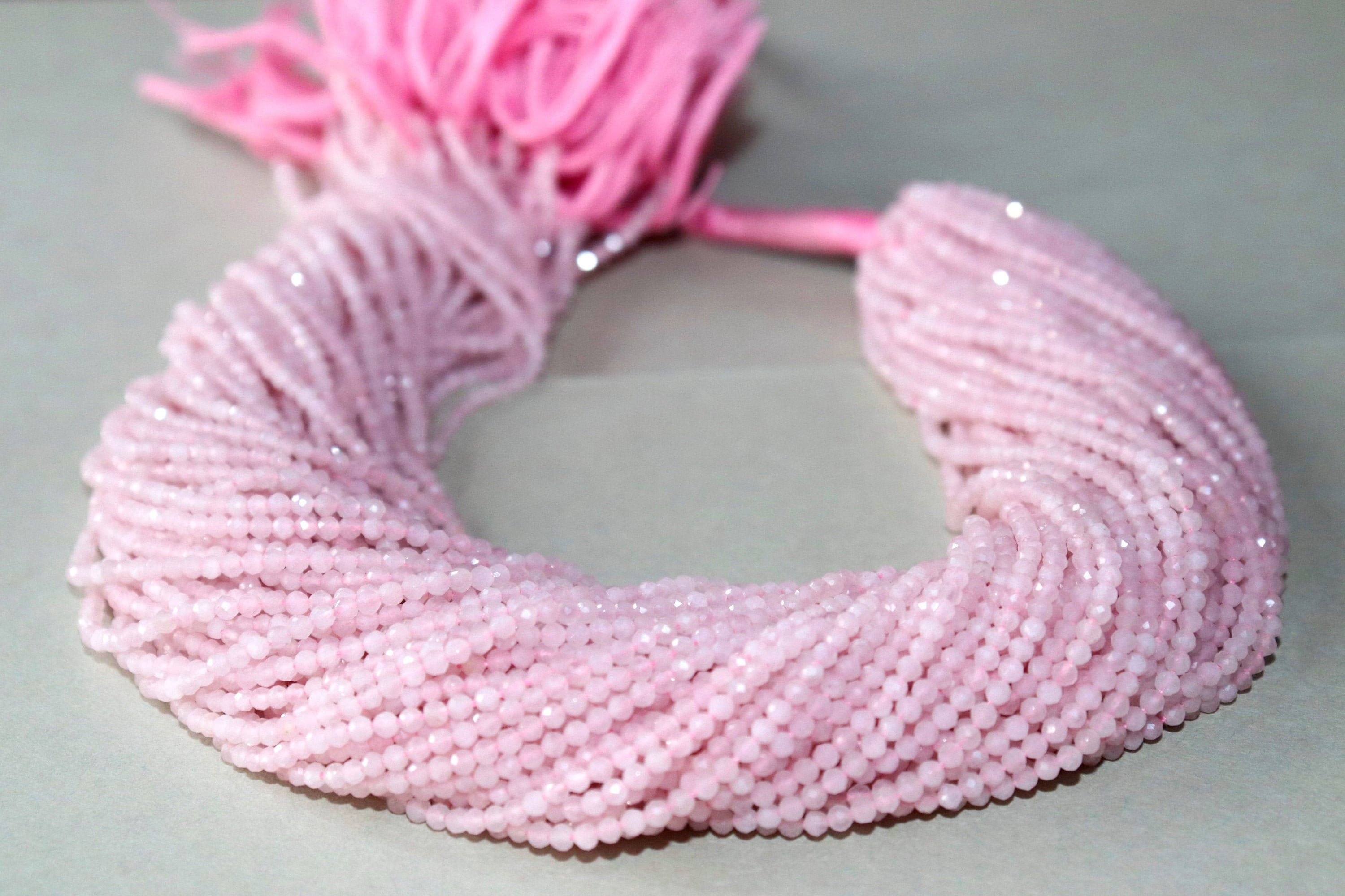 2 mm- 2.5 mm ローズクォーツファセットラウンドビーズ、天然ローズ